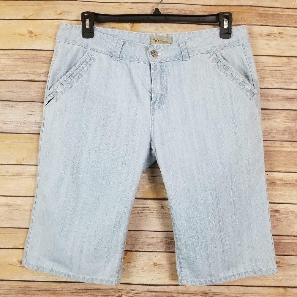 TeX By Max Azria Light Blue Denim Shorts Size 32